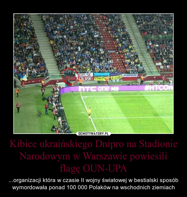 Kibice ukraińskiego Dnipro na Stadionie Narodowym w Warszawie powiesili flagę OUN-UPA