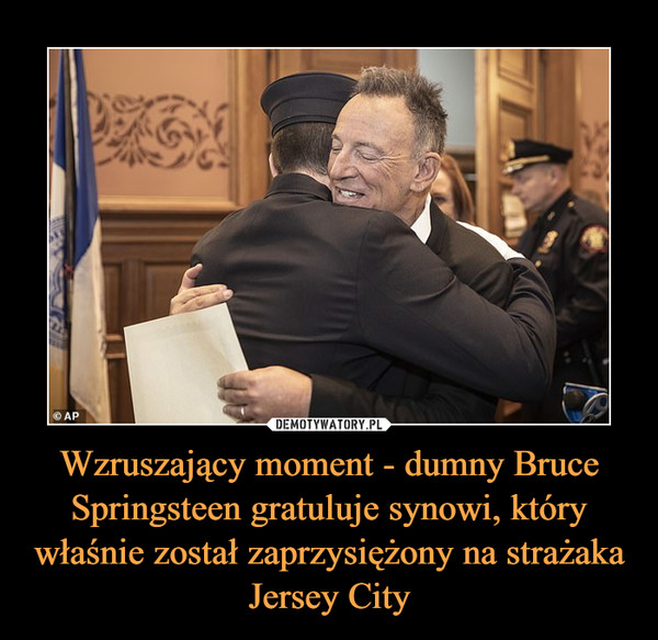 Wzruszający moment - dumny Bruce Springsteen gratuluje synowi, który właśnie został zaprzysiężony na strażaka Jersey City –  