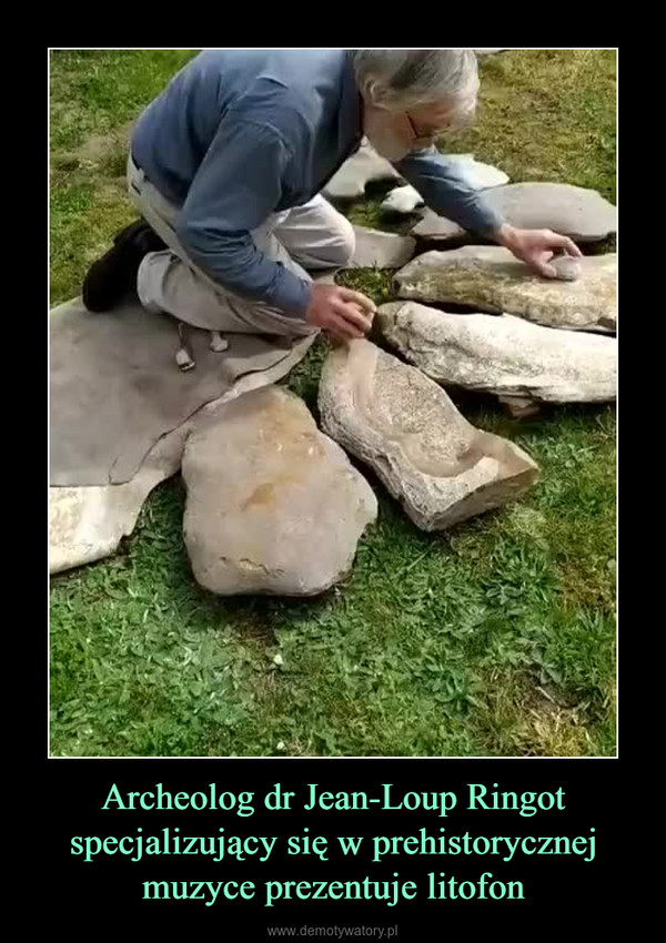 Archeolog dr Jean-Loup Ringot specjalizujący się w prehistorycznej muzyce prezentuje litofon –  