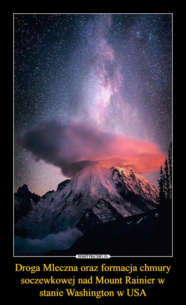 Droga Mleczna oraz formacja chmury soczewkowej nad Mount Rainier w stanie Washington w USA –  