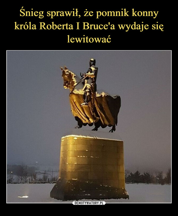 Śnieg sprawił, że pomnik konny króla Roberta I Bruce'a wydaje się lewitować
